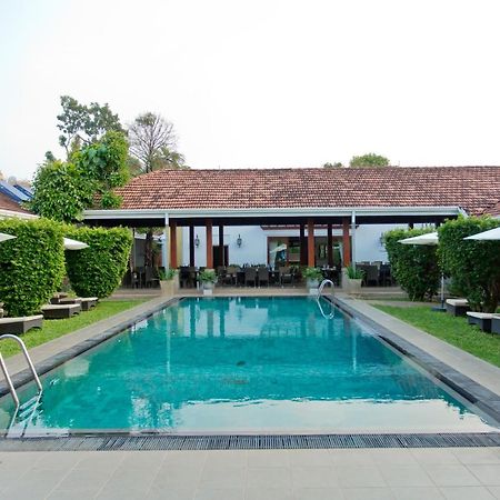 Swanee Grand Hotel Negombo Exterior photo