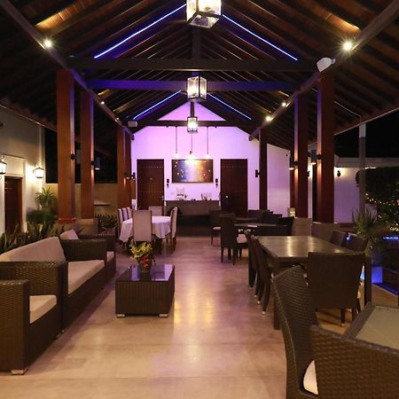 Swanee Grand Hotel Negombo Exterior photo