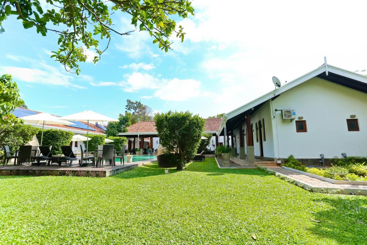 Swanee Grand Hotel Negombo Exterior photo