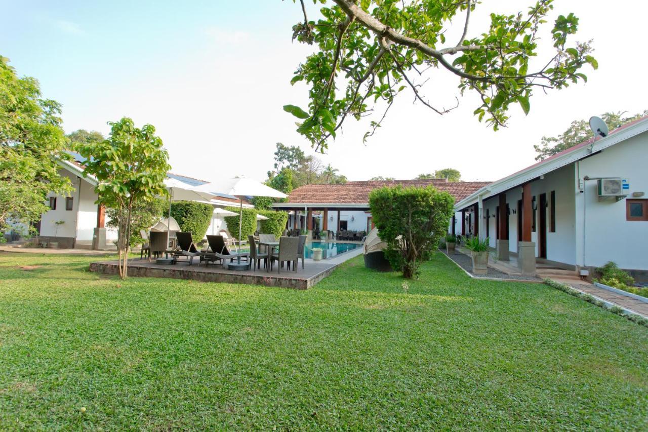 Swanee Grand Hotel Negombo Exterior photo