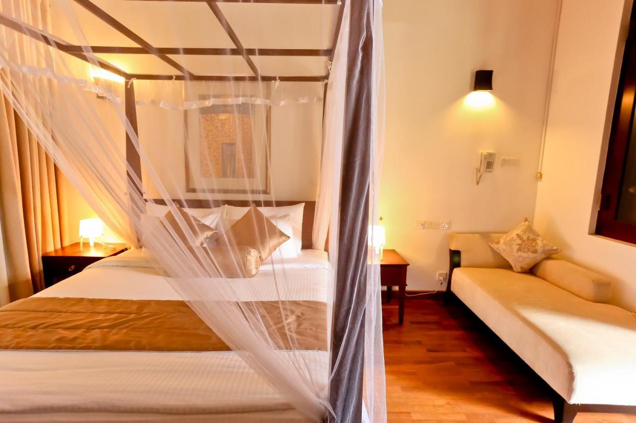 Swanee Grand Hotel Negombo Exterior photo