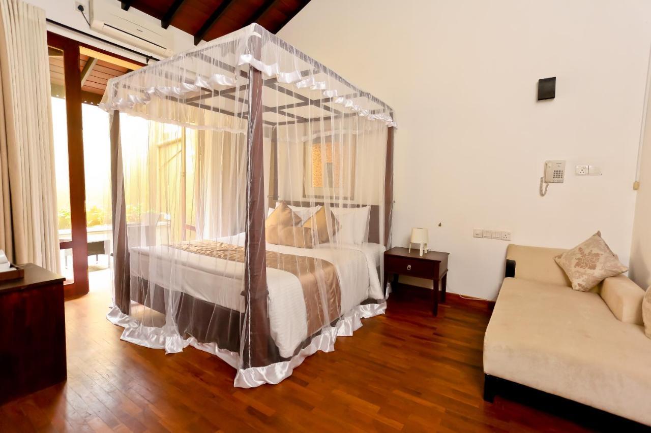 Swanee Grand Hotel Negombo Exterior photo