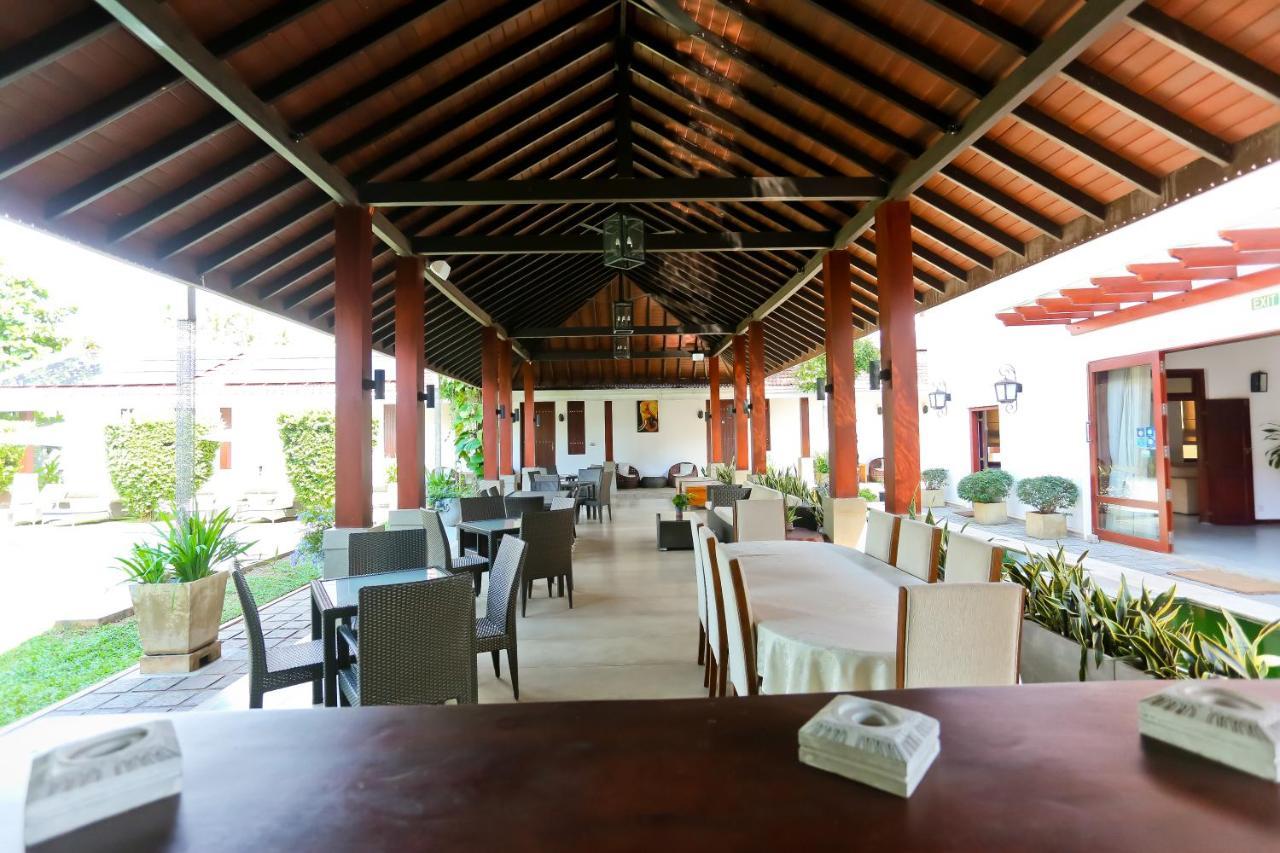 Swanee Grand Hotel Negombo Exterior photo