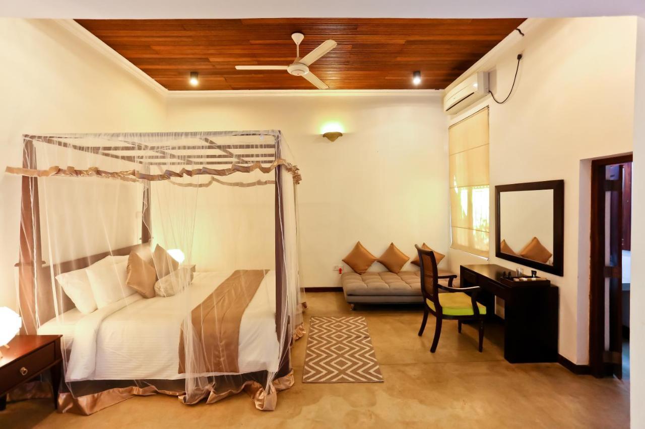 Swanee Grand Hotel Negombo Exterior photo