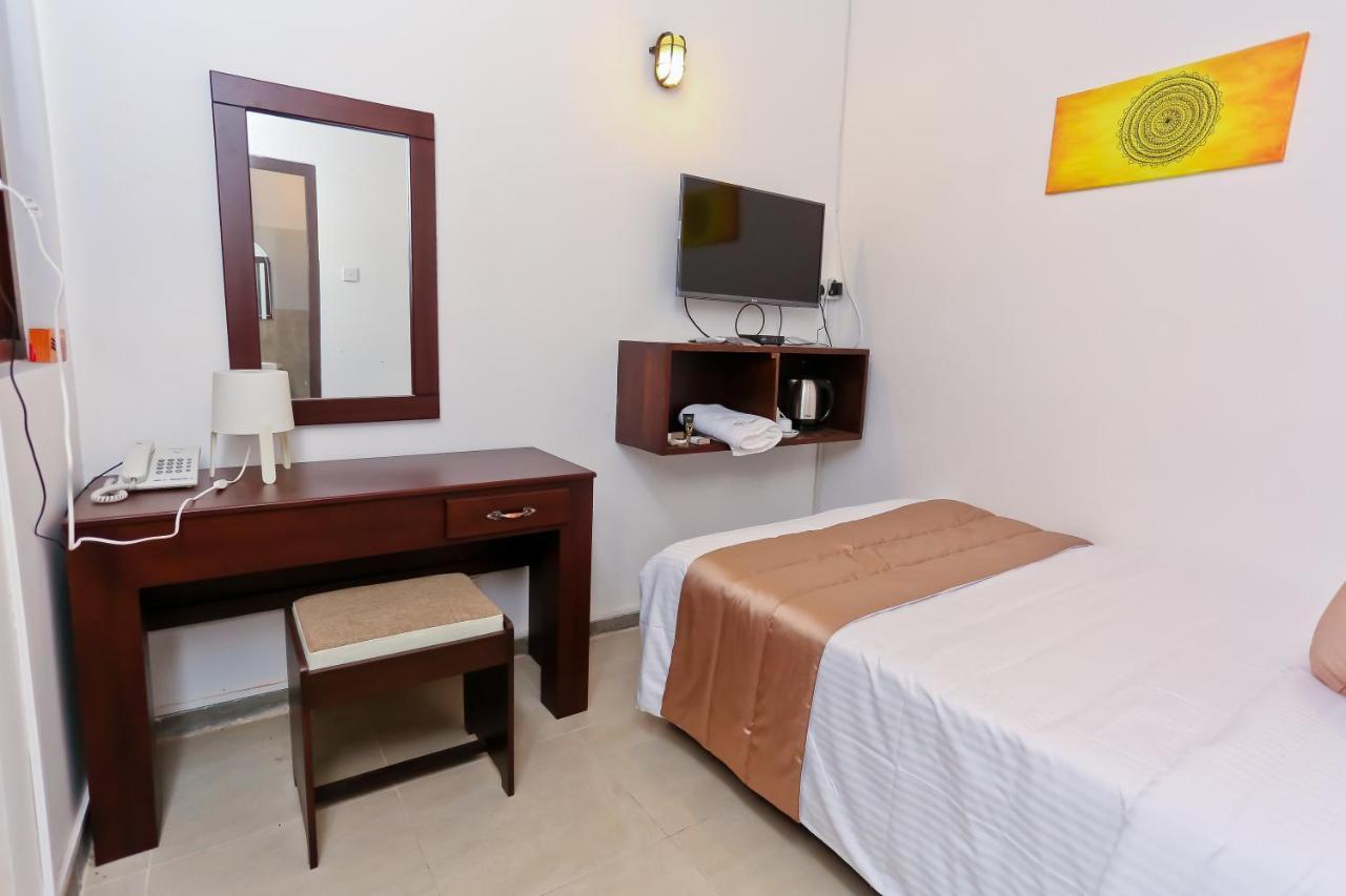 Swanee Grand Hotel Negombo Exterior photo