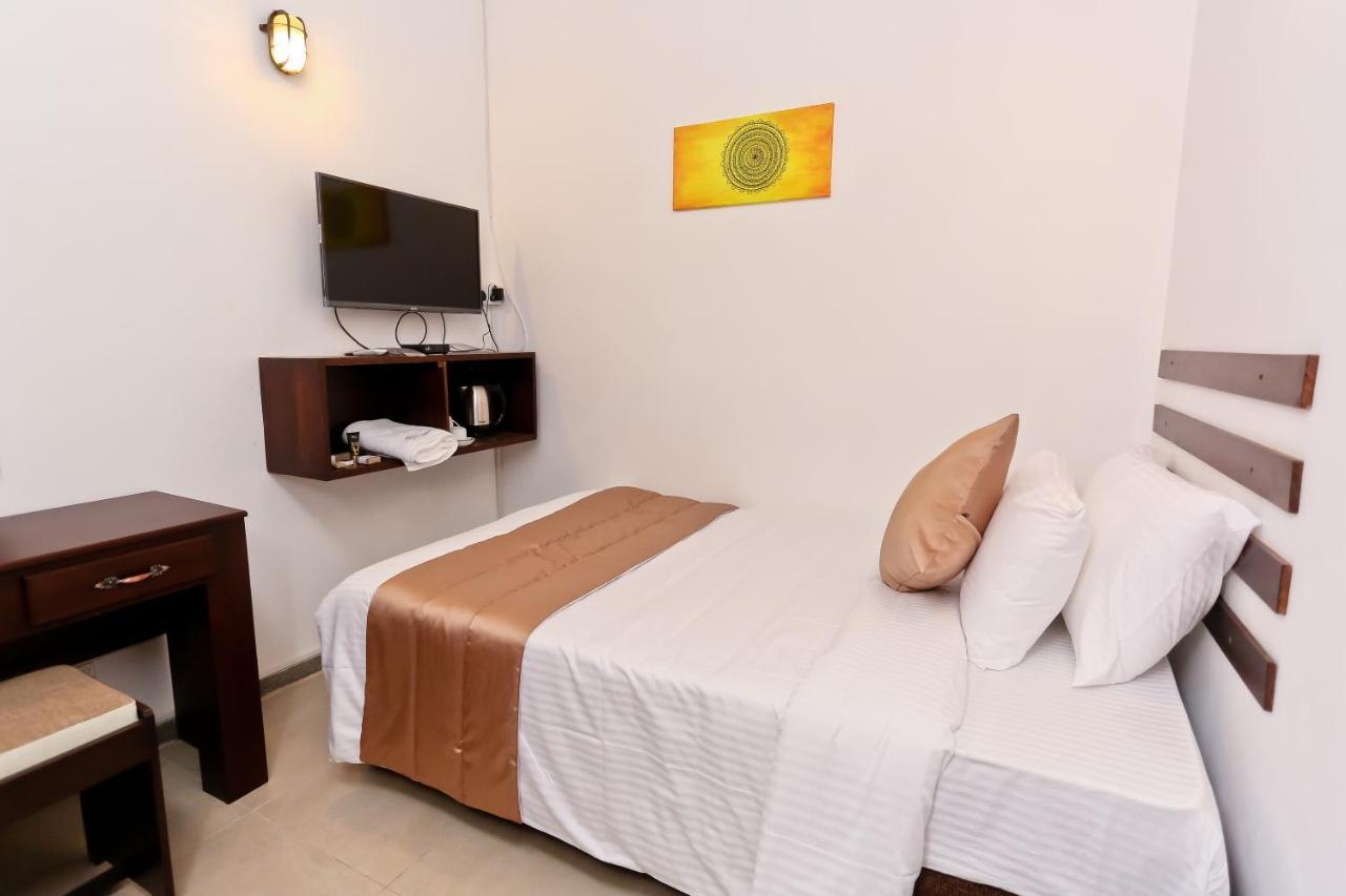 Swanee Grand Hotel Negombo Exterior photo