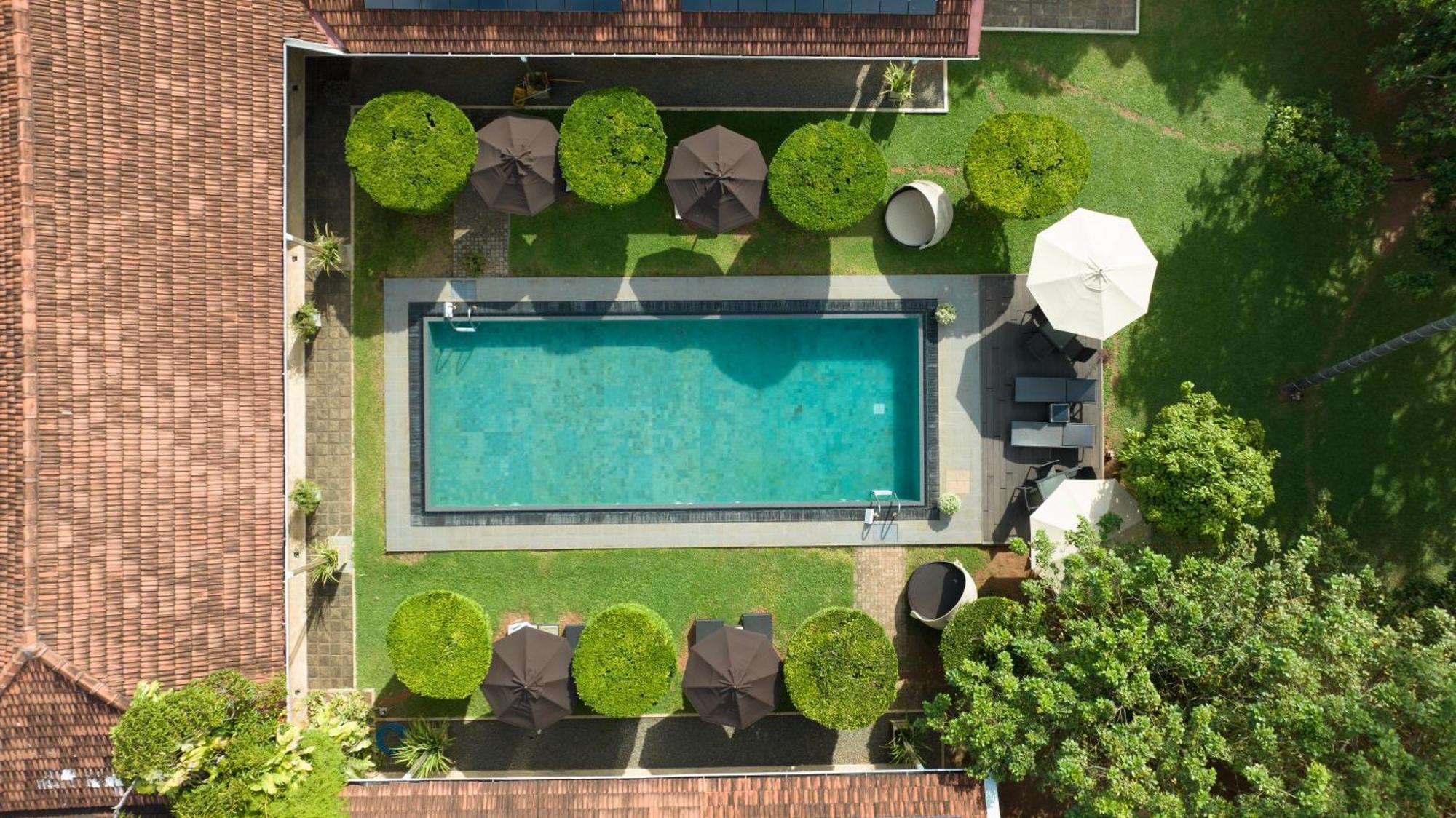 Swanee Grand Hotel Negombo Exterior photo