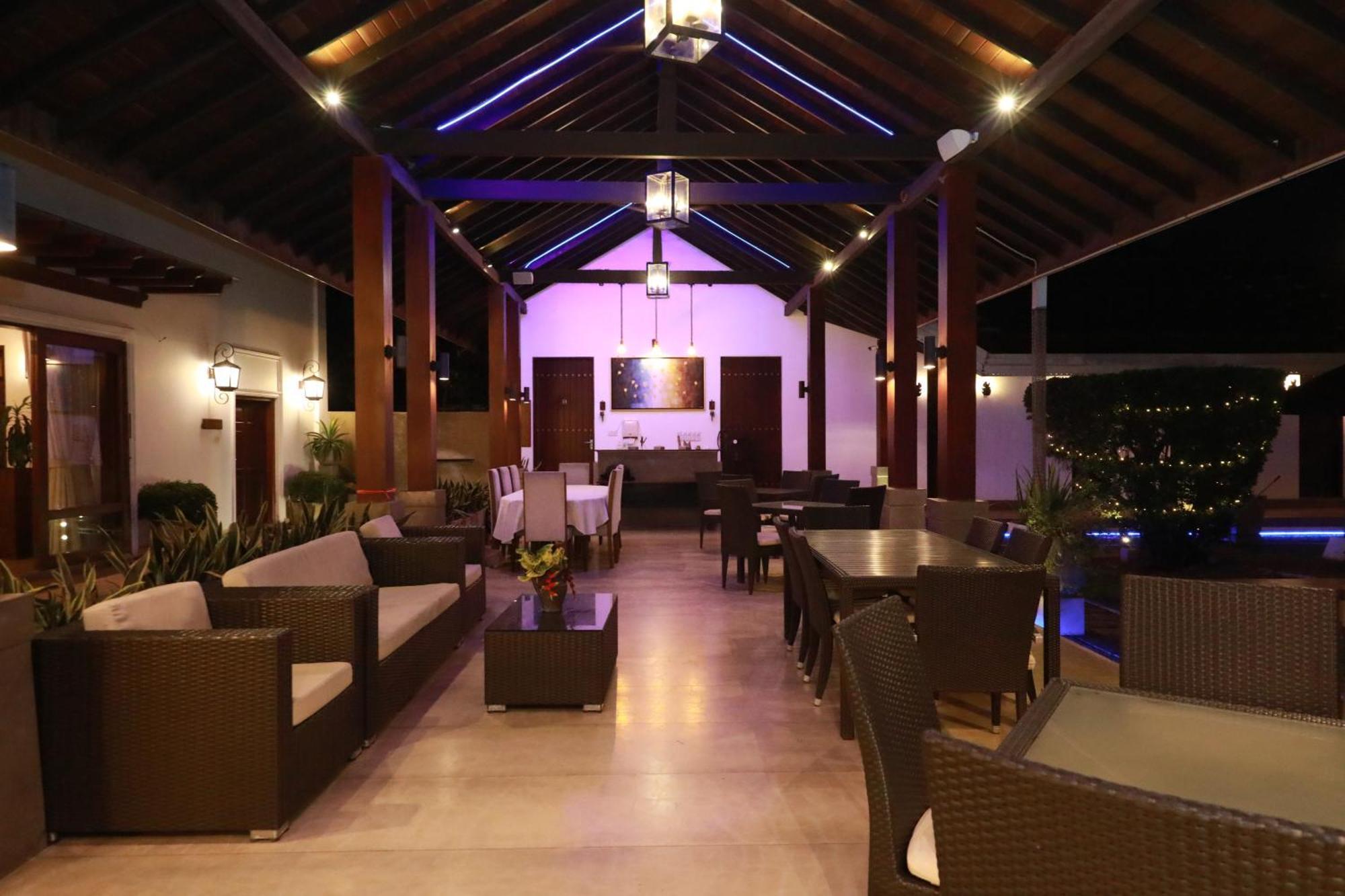 Swanee Grand Hotel Negombo Exterior photo