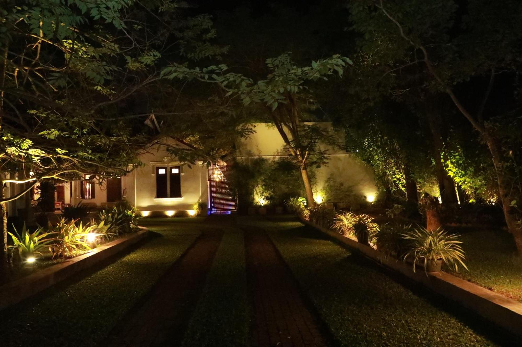 Swanee Grand Hotel Negombo Exterior photo