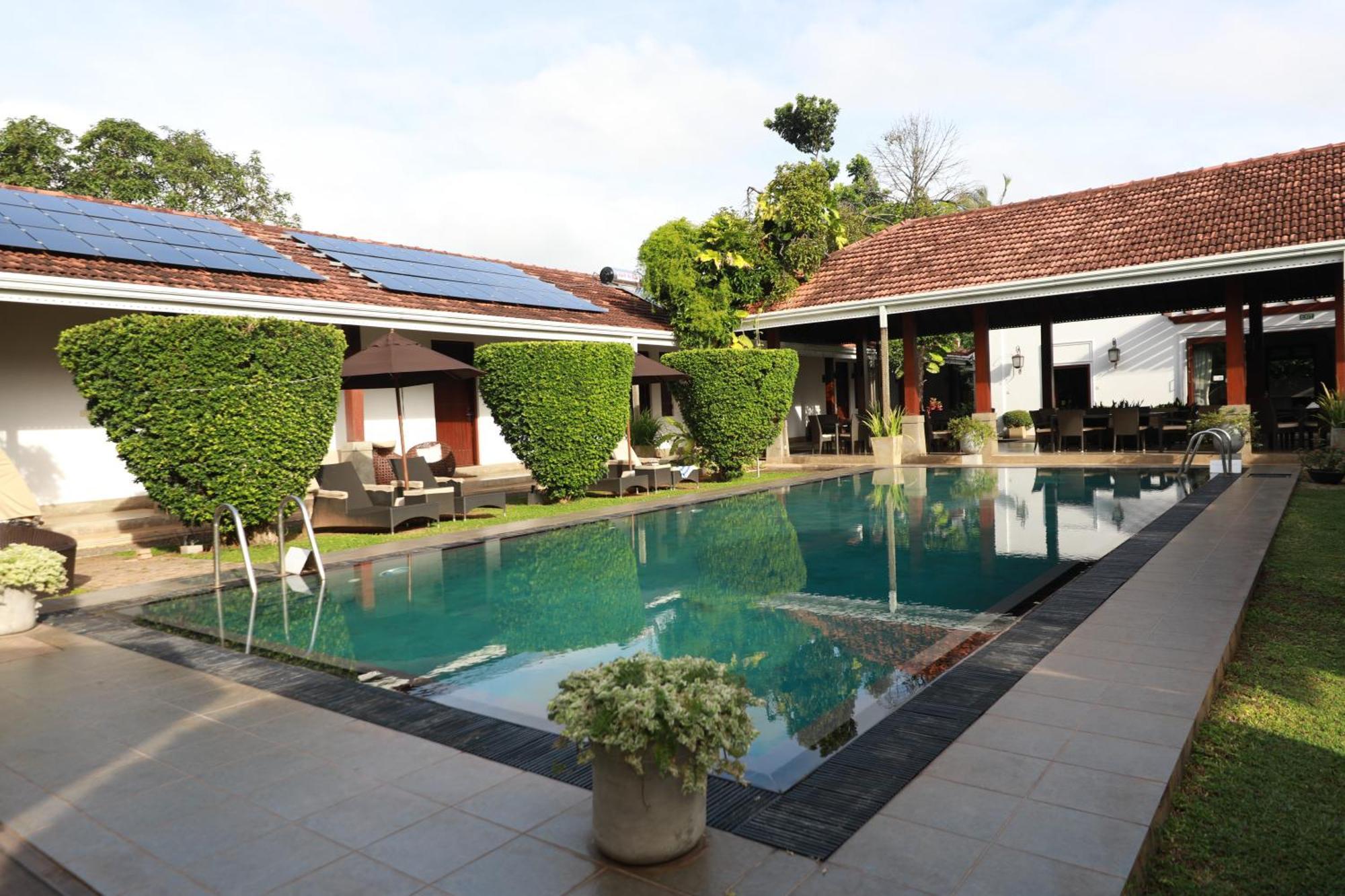 Swanee Grand Hotel Negombo Exterior photo