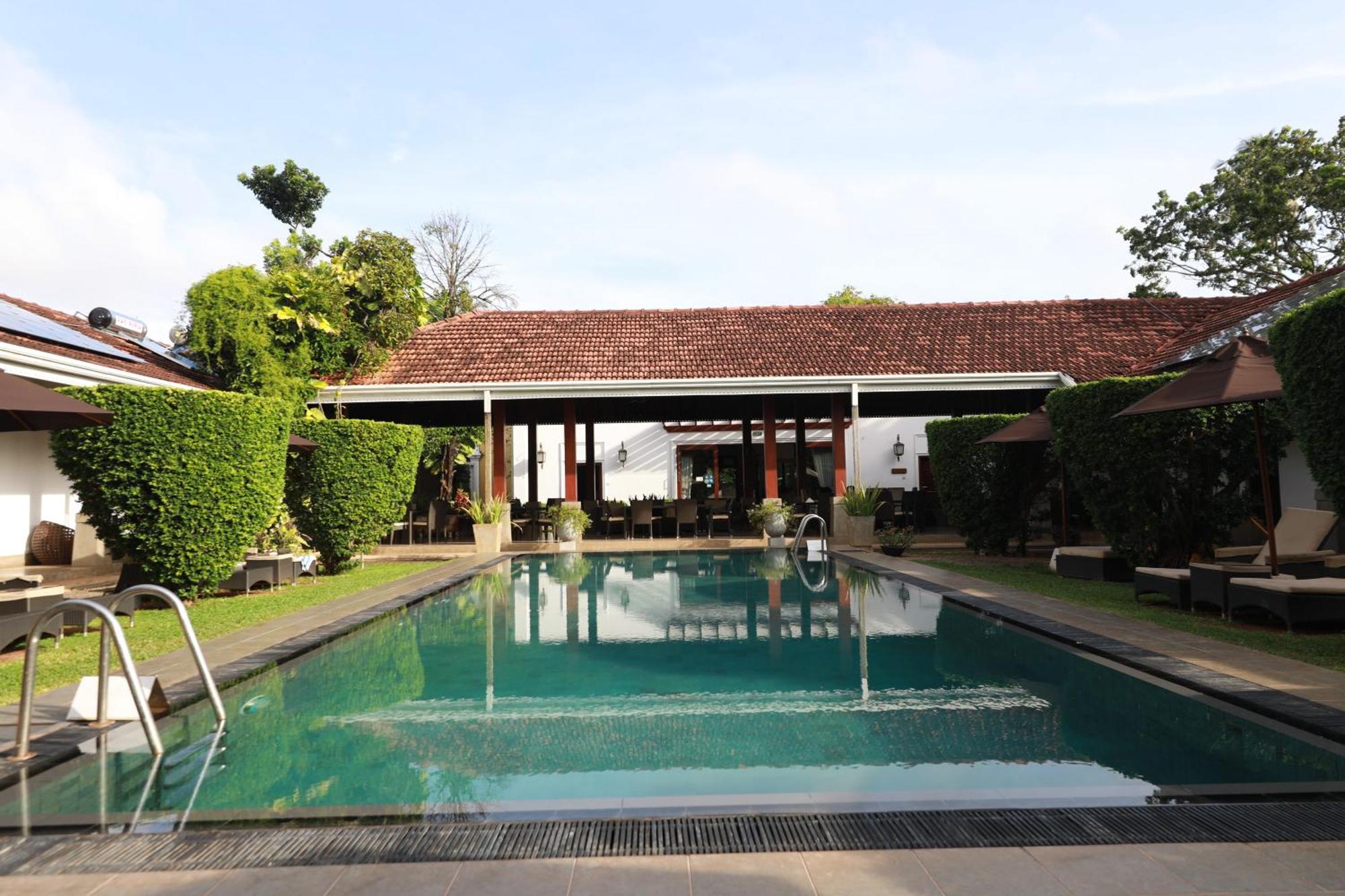 Swanee Grand Hotel Negombo Exterior photo