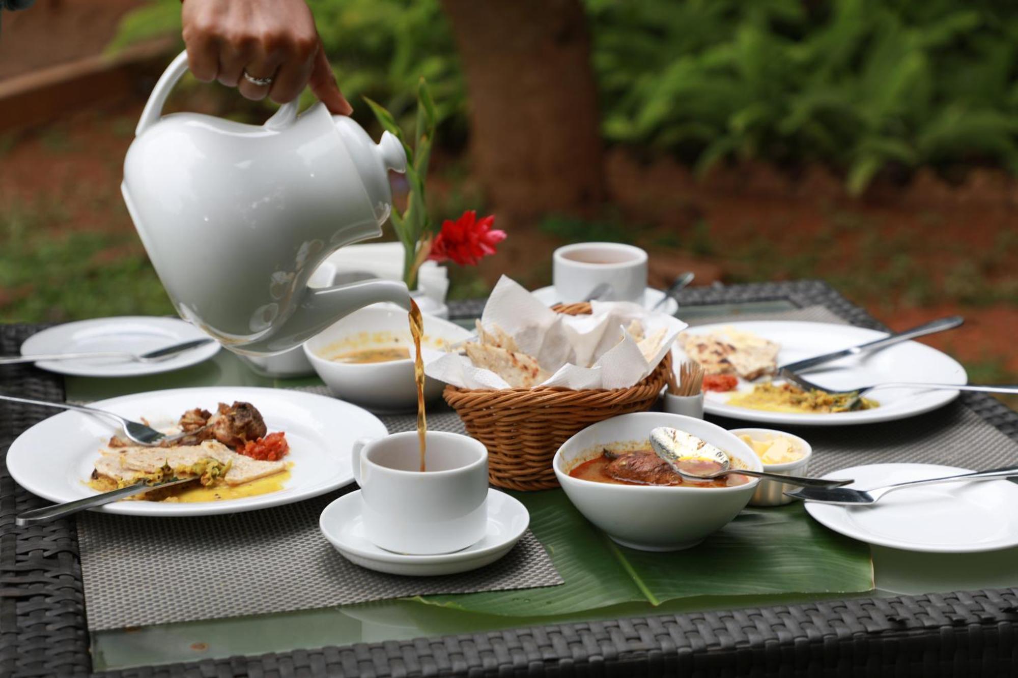 Swanee Grand Hotel Negombo Exterior photo