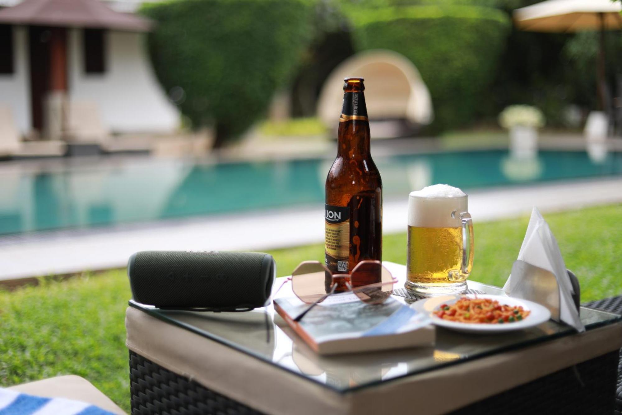 Swanee Grand Hotel Negombo Exterior photo